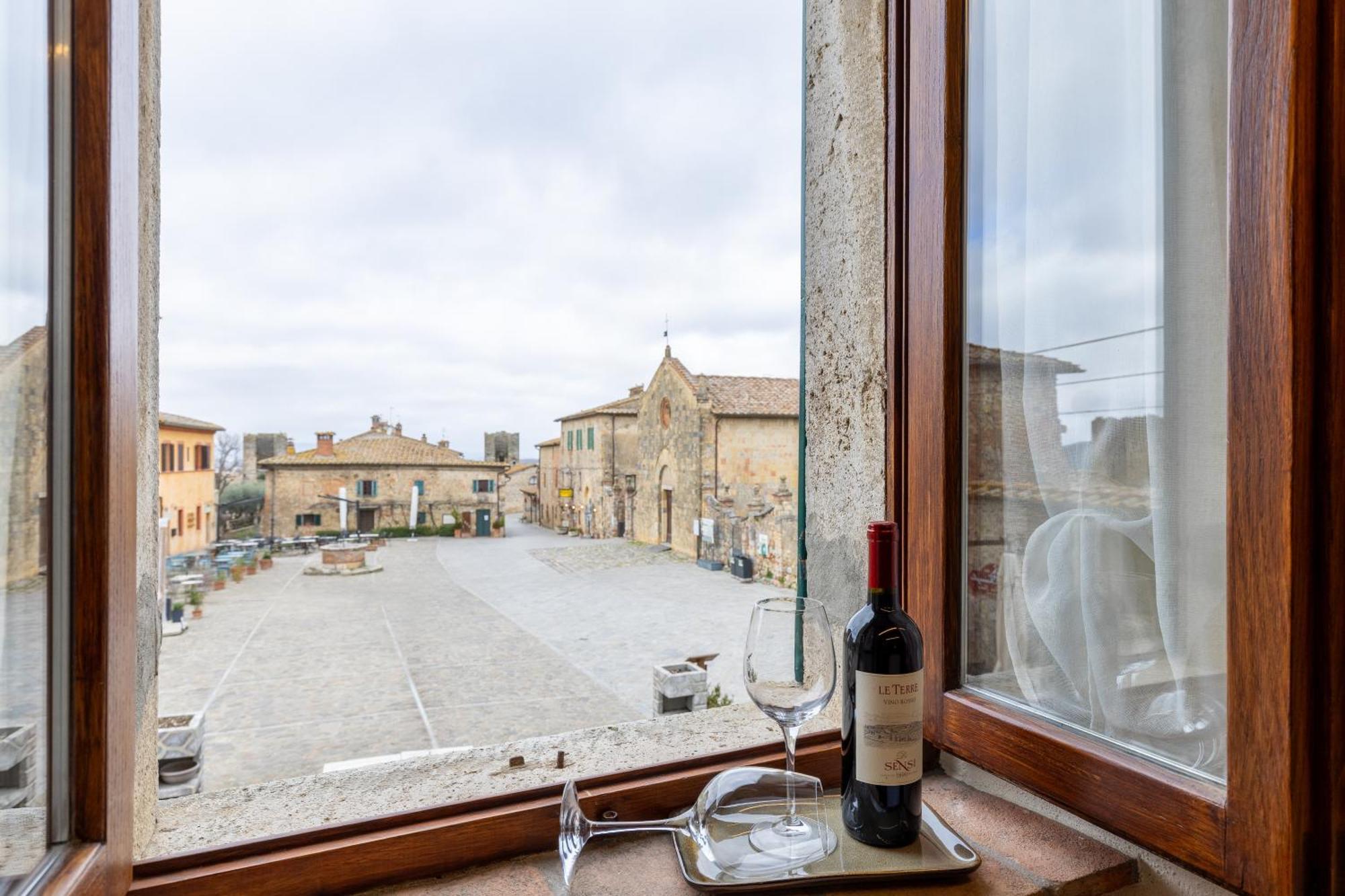 Sognare Nel Castello Hotel Monteriggioni Eksteriør billede