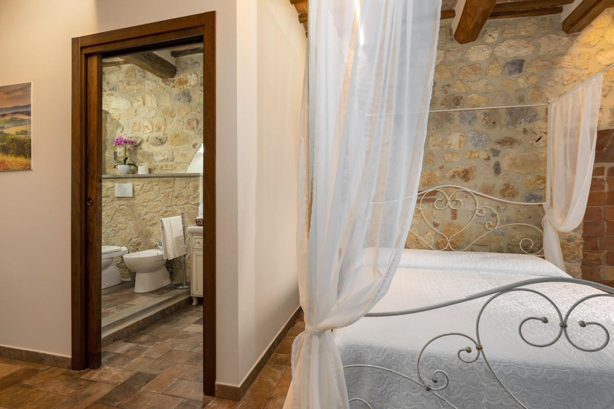Sognare Nel Castello Hotel Monteriggioni Eksteriør billede