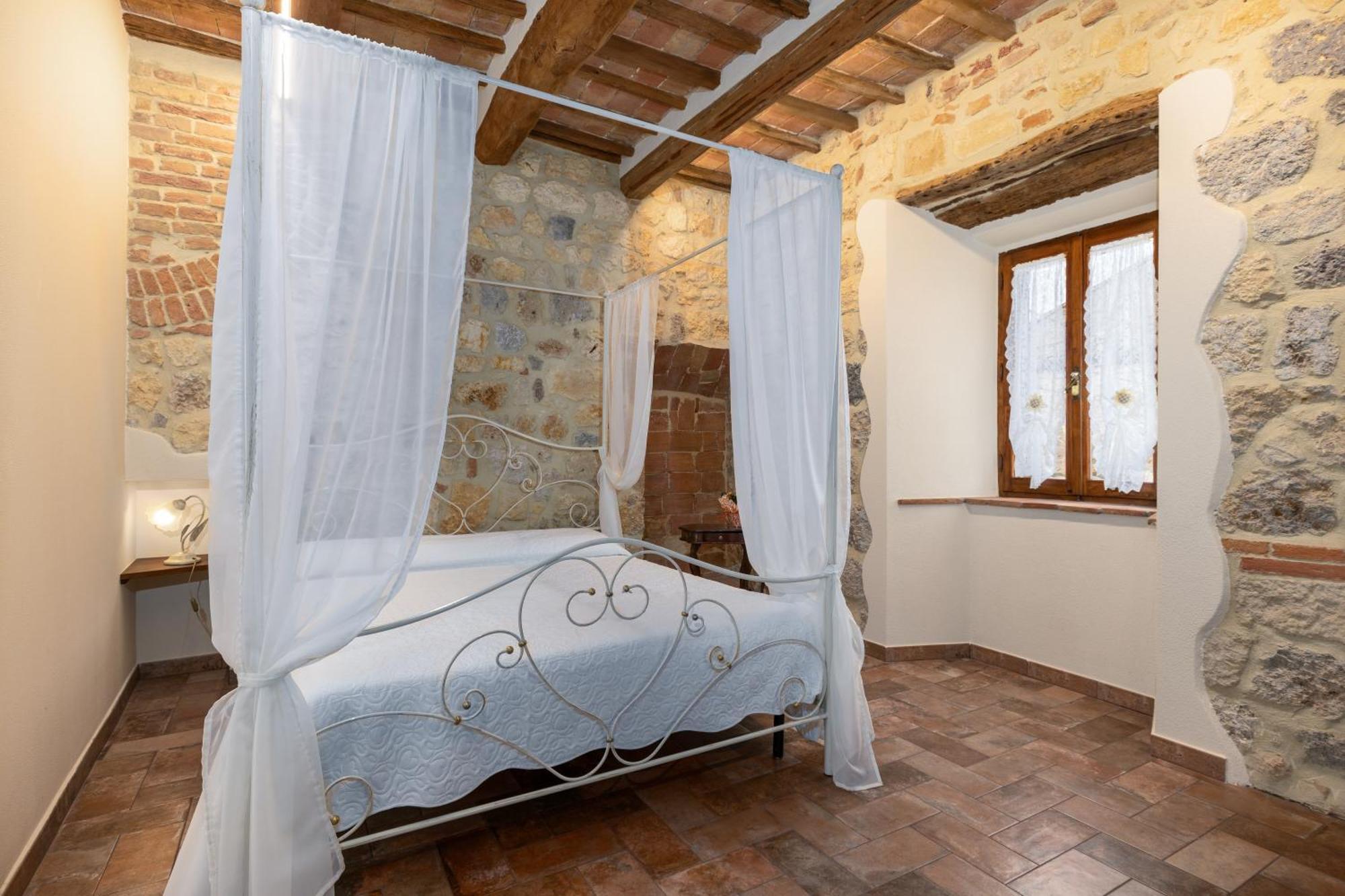 Sognare Nel Castello Hotel Monteriggioni Eksteriør billede